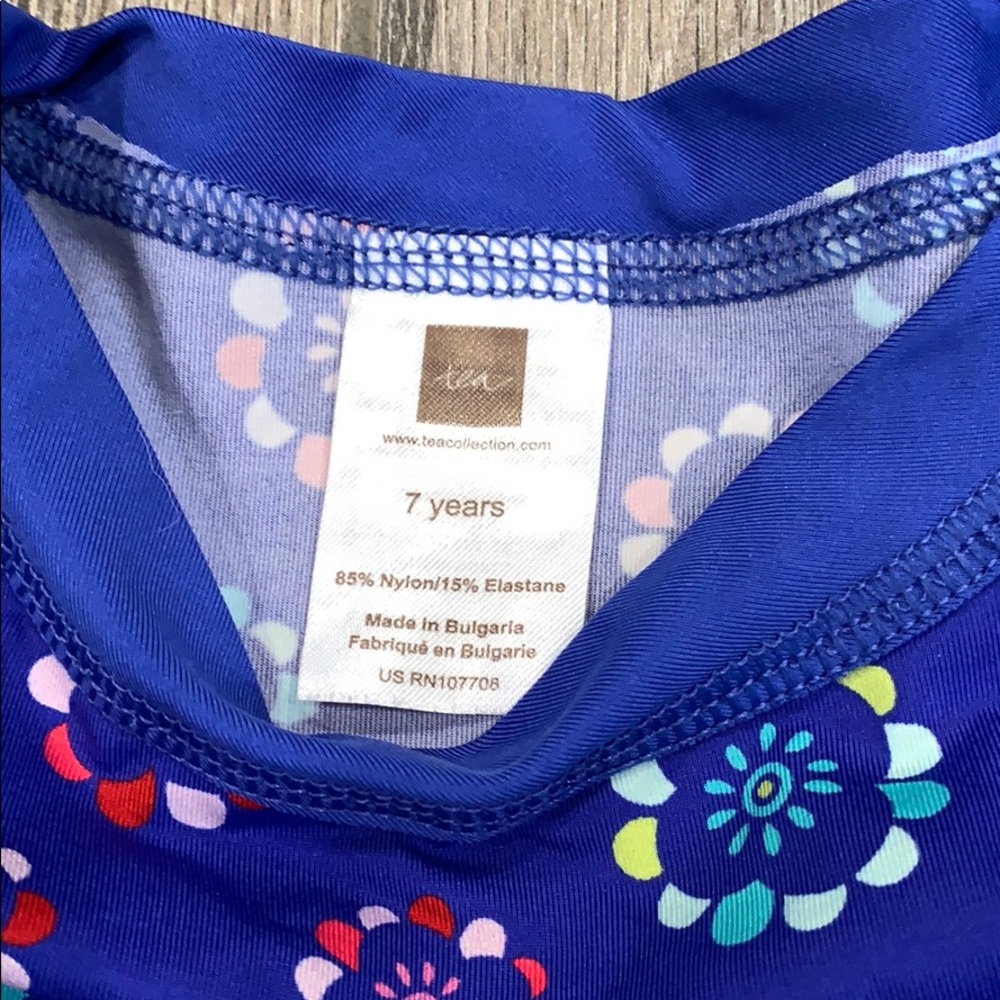 NWOT Tea Collection Rashguard - Picture 2 of 3